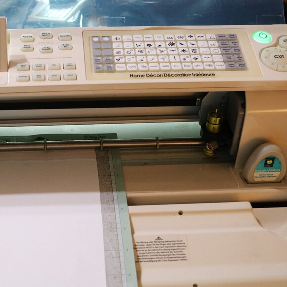 Electronic Cricut Expresson Cutting Machine with Home Decor cartridge and pad - Picture 4 of 15